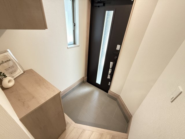 南野田　新築分譲住宅　全２区画の玄関