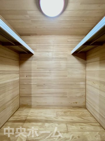 葛飾区堀切4丁目中古住宅の収納|ウォークインクローゼット