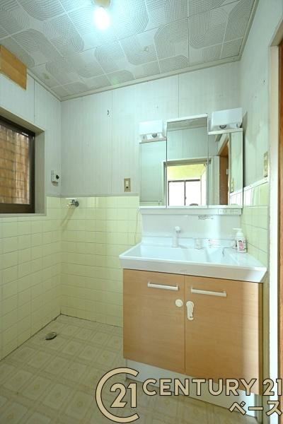 生駒郡安堵町大字東安堵の中古一戸建の独立洗面台