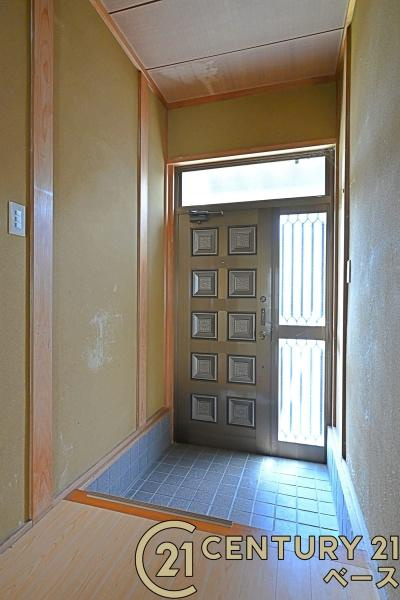 生駒郡安堵町大字東安堵の中古一戸建の玄関