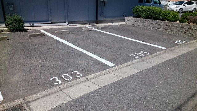 ハーベスト壱番館の駐車場