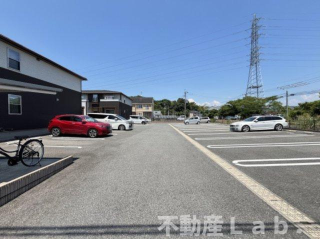 カーサ　ラフィネ　Ⅰの駐車場