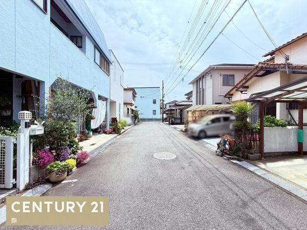 和歌山市秋月　中古戸建の前面道路含む現地写真
