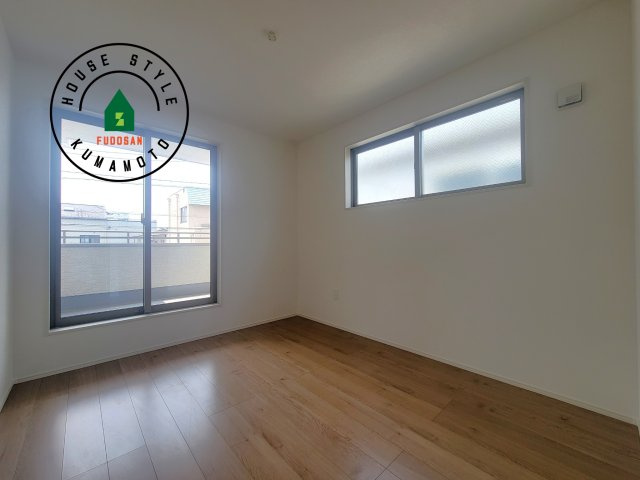 熊本市中央区琴平1丁目第1-4棟（3号棟）　の洋室|柔らかい陽光が差し込む明るいお部屋を演出する設計。彩光の取れる窓が気持ちの良いお部屋を創り上げます。