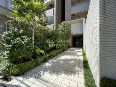 【エントランス】 | サンアルカス | 緑で覆われたオシャレなエントランス♪