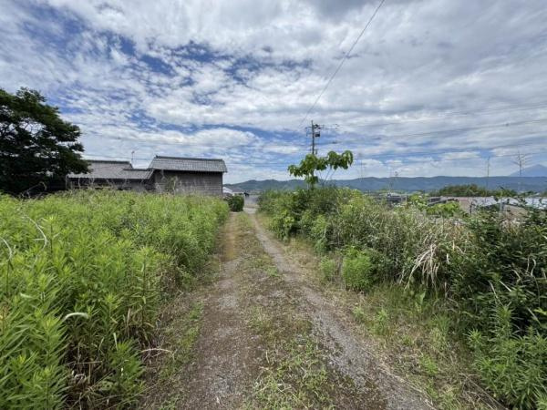 都城市高崎町　土地の前面道路含む現地写真