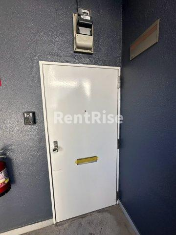 マンション吹上の玄関