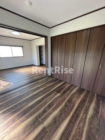 マンション吹上の洋室