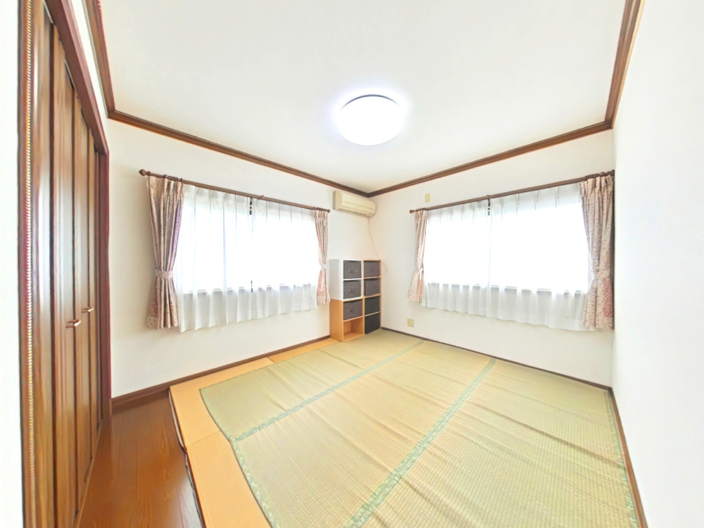 久米戸建ての洋室|・洋室4（2階）
各洋室には、収納が付いております！