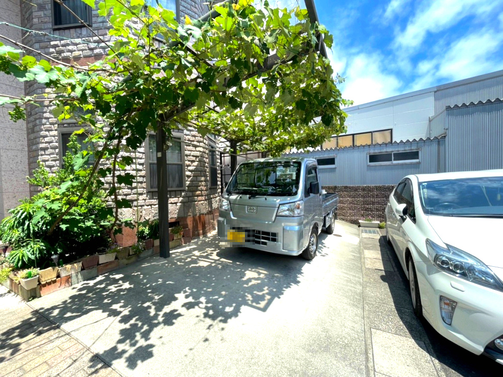 久米戸建ての駐車場|・駐車場
車は２台駐車可能です！（車種によります）