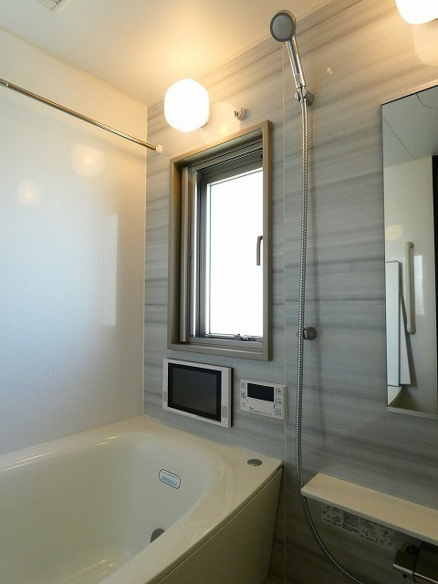 アウルステージ西市の浴室|落ち着いたカラーでまとまった浴室は、日々の疲れを癒してくれる空間です♪