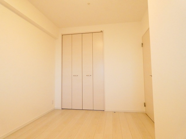 アウルステージ西市の収納|各居室に収納スペースがあり、お洋服が多い方にも安心の住まいです♪