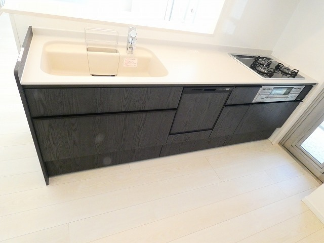 アウルステージ西市のキッチン|食洗器付きキッチンで、日々の作業効率もアップ！
忙しい方にもピッタリです！