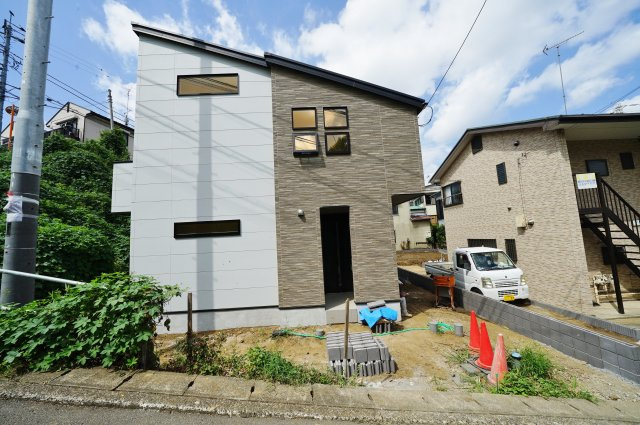 【横浜市保土ケ谷区仏向町797新築戸建て】★仲介手数料無料★（仏向小学校・橘中学校）の外観