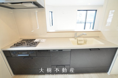 【キッチン】 | 綾瀬市寺尾中4丁目 新築戸建て 全1棟【仲介手数料無料】