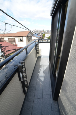 【バルコニー】 | 綾瀬市寺尾中4丁目 新築戸建て 全1棟【仲介手数料無料】