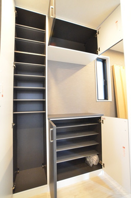 【玄関】 | 綾瀬市寺尾中4丁目 新築戸建て 全1棟【仲介手数料無料】