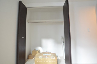 【洋室】 | 綾瀬市寺尾中4丁目 新築戸建て 全1棟【仲介手数料無料】 | 1階　洋室1（4.07帖）クローゼット