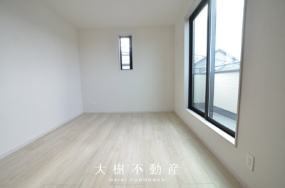 【洋室】 | 綾瀬市寺尾中4丁目 新築戸建て 全1棟【仲介手数料無料】 | 3階　洋室2（6.17帖）