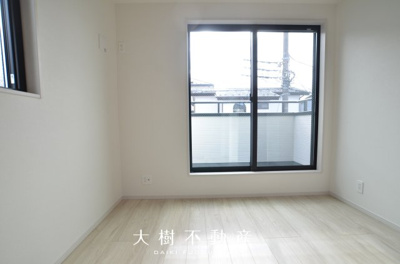 【洋室】 | 綾瀬市寺尾中4丁目 新築戸建て 全1棟【仲介手数料無料】 | 3階　洋室3（4.12帖）