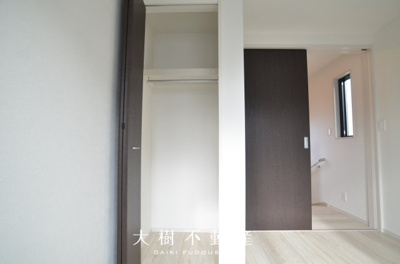 【洋室】 | 綾瀬市寺尾中4丁目 新築戸建て 全1棟【仲介手数料無料】 | 3階　洋室3（4.12帖）クローゼット