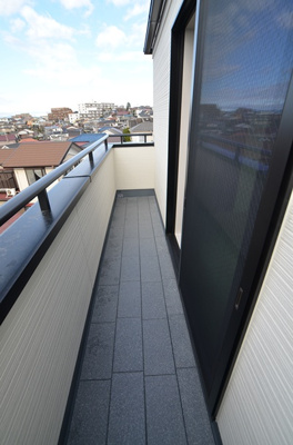 【バルコニー】 | 綾瀬市寺尾中4丁目 新築戸建て 全1棟【仲介手数料無料】