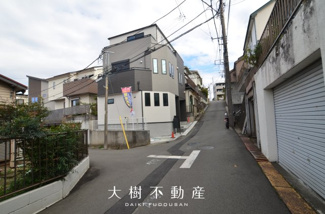 【前面道路含む現地写真】
