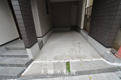 【駐車場】 | 綾瀬市寺尾中4丁目 新築戸建て 全1棟【仲介手数料無料】