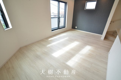 【居間・リビング】 | 綾瀬市寺尾中4丁目 新築戸建て 全1棟【仲介手数料無料】