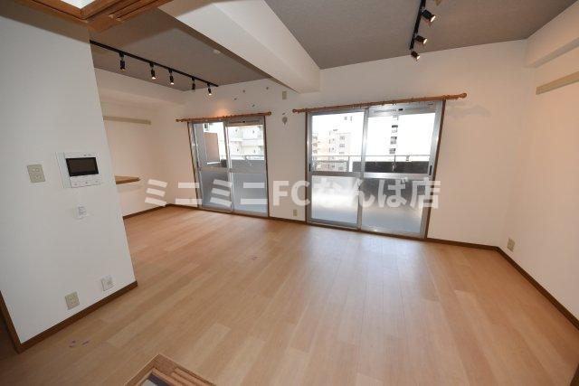 大阪市西区江戸堀３丁目の賃貸マンションの居間・リビング