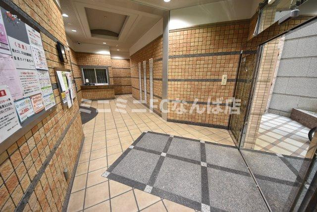 大阪市西区江戸堀３丁目の賃貸マンションのエントランス