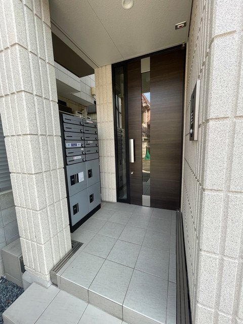 コンフォートハウスのエントランス|オートロック付きのエントランス