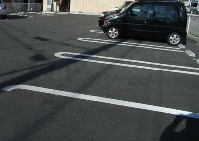 【駐車場】 | セイント・ヨシ | 駐車場に車を止められます