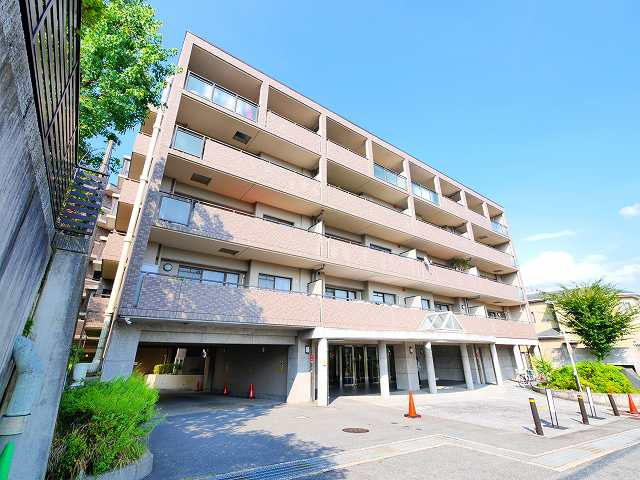 エステムコート学園前ラフィーネの外観