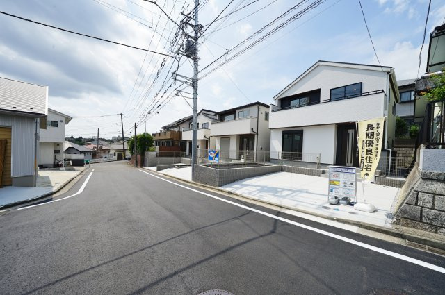 【横浜市保土ケ谷区新井町229-6全３棟新築戸建て】★仲介手数料無料★（新井小学校・新井中学校）の前面道路含む現地写真