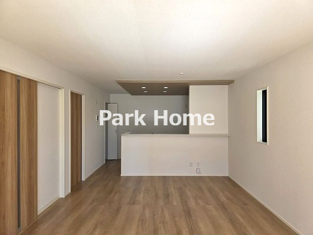 香美市土佐山田町宝町4丁目-2期5棟1-新築戸建ての居間・リビング|１F:１９LDK