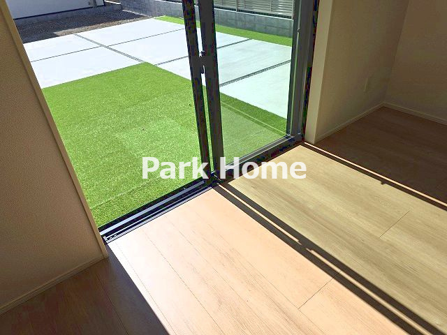 香美市土佐山田町宝町4丁目-2期5棟1-新築戸建ての居間・リビング