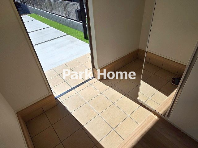 香美市土佐山田町宝町4丁目-2期5棟1-新築戸建ての玄関