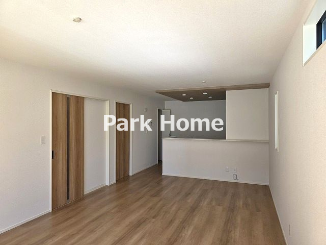 香美市土佐山田町宝町4丁目-2期5棟1-新築戸建ての居間・リビング