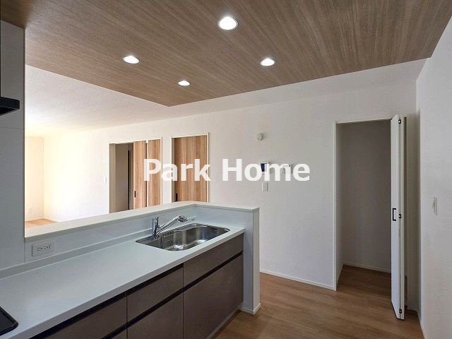 香美市土佐山田町宝町4丁目-2期5棟1-新築戸建てのキッチン