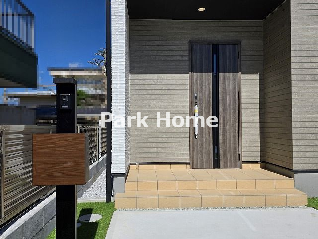 香美市土佐山田町宝町4丁目-2期5棟1-新築戸建ての玄関