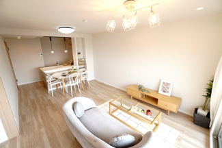 【居間・リビング】 |  【ハイブランドリノベ】ローレルコート古江 | 室内（2025年8月25日8：00頃）撮影