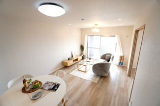 【居間・リビング】 |  【ハイブランドリノベ】ローレルコート古江 | 室内（2025年8月25日8：00頃）撮影