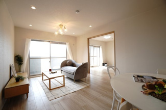 【居間・リビング】 |  【ハイブランドリノベ】ローレルコート古江 | 室内（2025年8月25日8：00頃）撮影