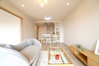 【居間・リビング】 |  【ハイブランドリノベ】ローレルコート古江 | 室内（2025年8月25日8：00頃）撮影