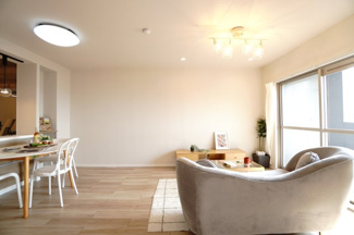 【居間・リビング】 |  【ハイブランドリノベ】ローレルコート古江 | 室内（2025年8月25日8：00頃）撮影