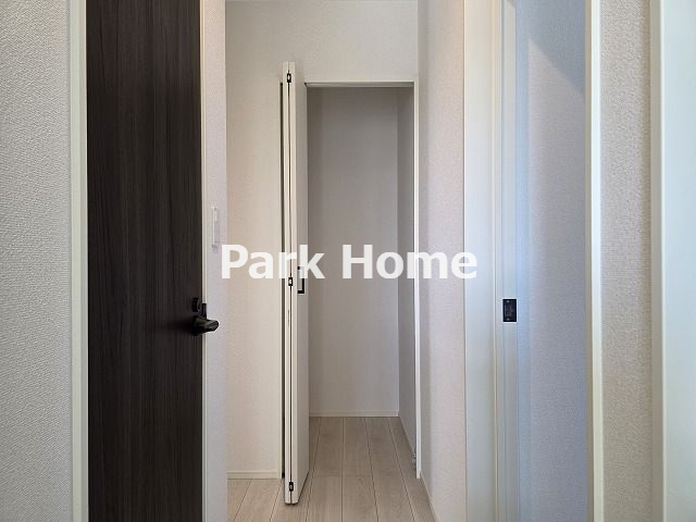 香美市土佐山田町宝町4丁目-2期5棟2-新築戸建ての収納|２F:ホール内収納