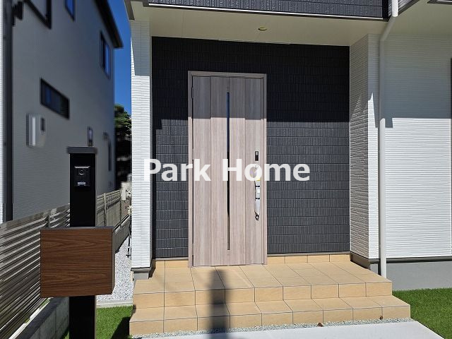 香美市土佐山田町宝町4丁目-2期5棟2-新築戸建ての玄関