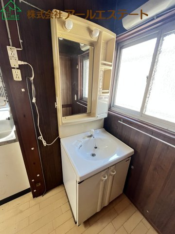 高砂市阿弥陀町南池　　中古戸建の独立洗面台