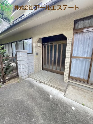 高砂市阿弥陀町南池　　中古戸建の玄関